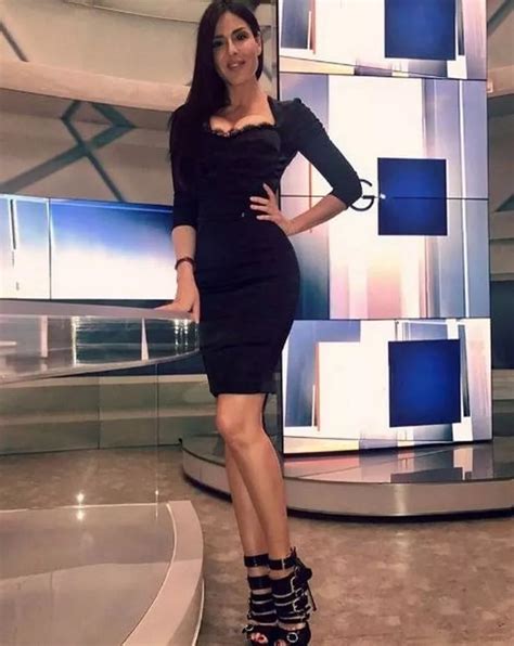 barbara francesca ovieni nuda|Stunning Italian news presenter flashes her underwear in TV。